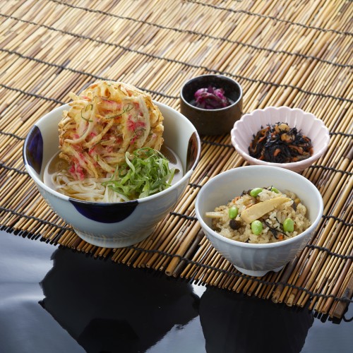 炸鸡天妇罗乌冬面炖菜饭套餐